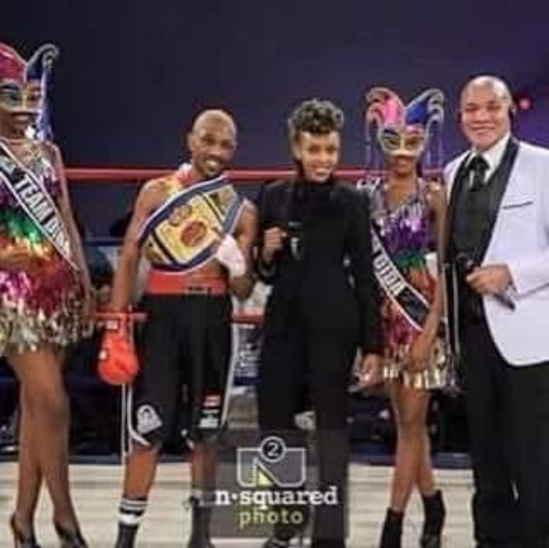 Team Dida boxing event — fighters and hosts in the ring
