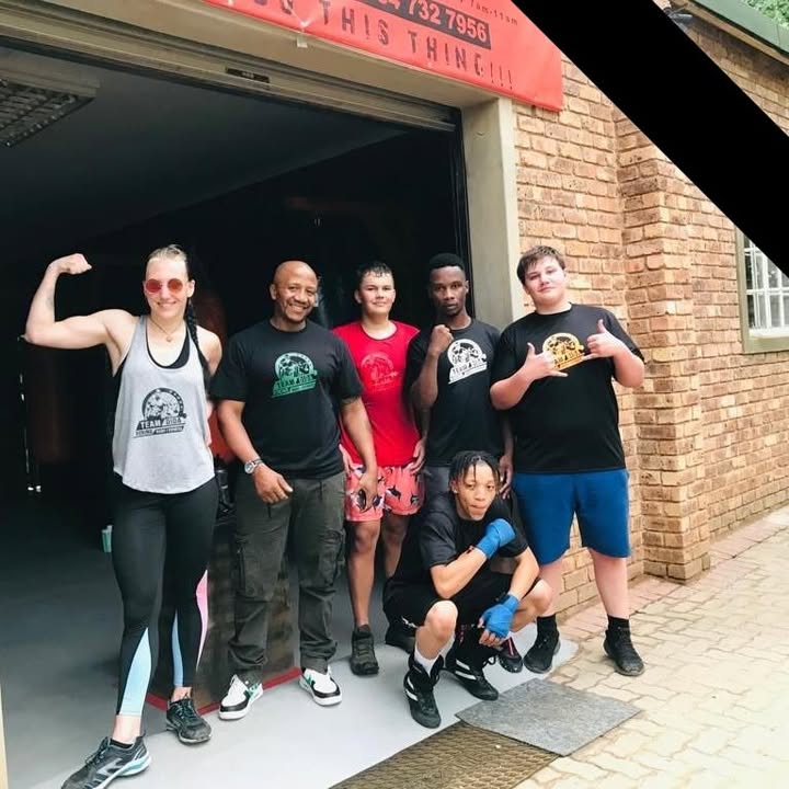 Team Dida members posing outside the gym entrance in Ruimsig